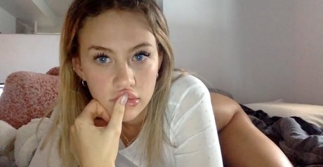 urluckygirlfriend pornstar erotic image