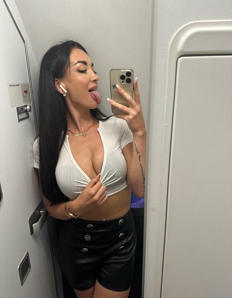 zuzutravels pornstar nude picture