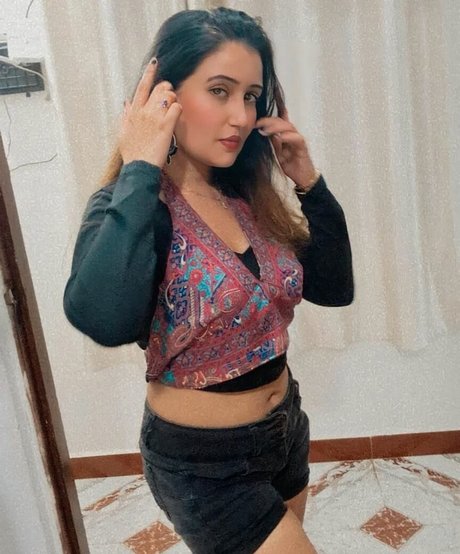 Aniza Hazel best star pics