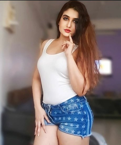 Aniza Hazel adult model picture