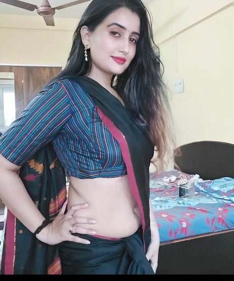 Aniza Hazel star sexy img