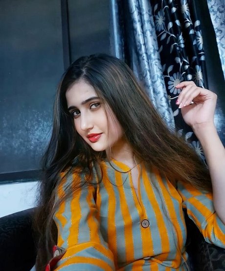 Aniza Hazel star hd pic