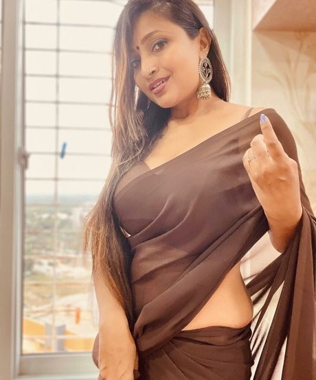 Roma Varadkar pretty model pic