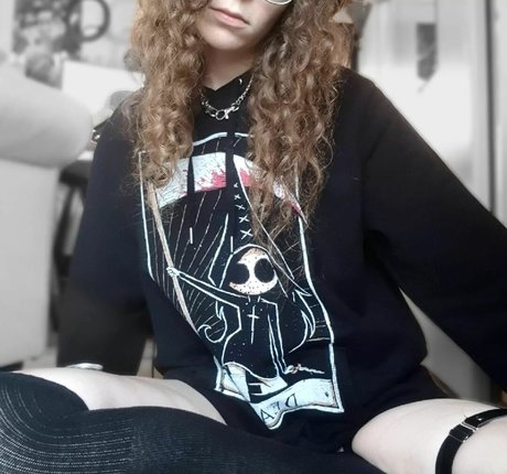 Porcelain Ghoul exclusive pornstar images