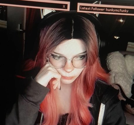 Porcelain Ghoul model xxx picture