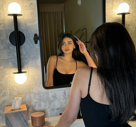 Alexandra Bull nudes model photos