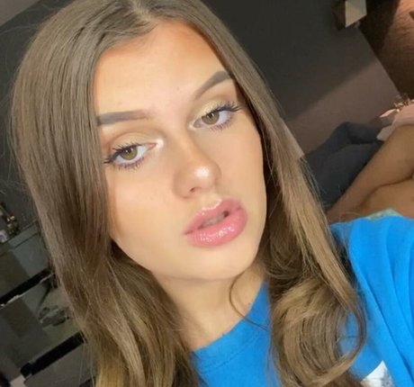 Isabella Evans model adult image