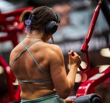 Mia Andrew naked model gallery