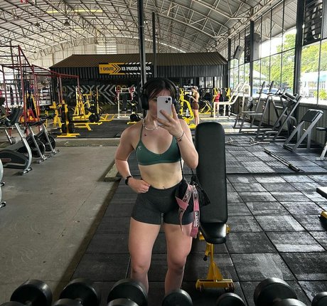 Mia Andrew sexy pornstar pics