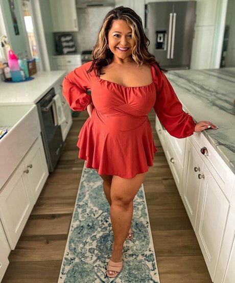 Brittney Lynn Vozar hd actress photos