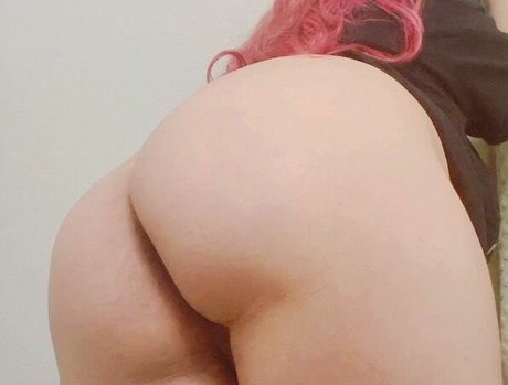 StrawbewwyMilf pornstar perfect image