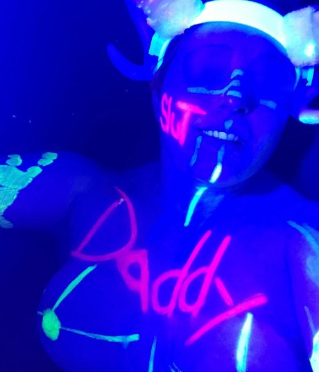 BlueHuneyDew model porn picture