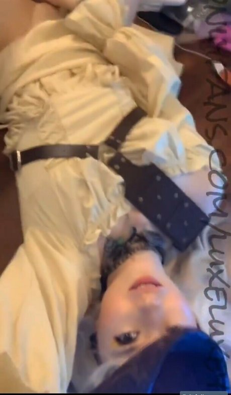 Luxeylust art model gallery