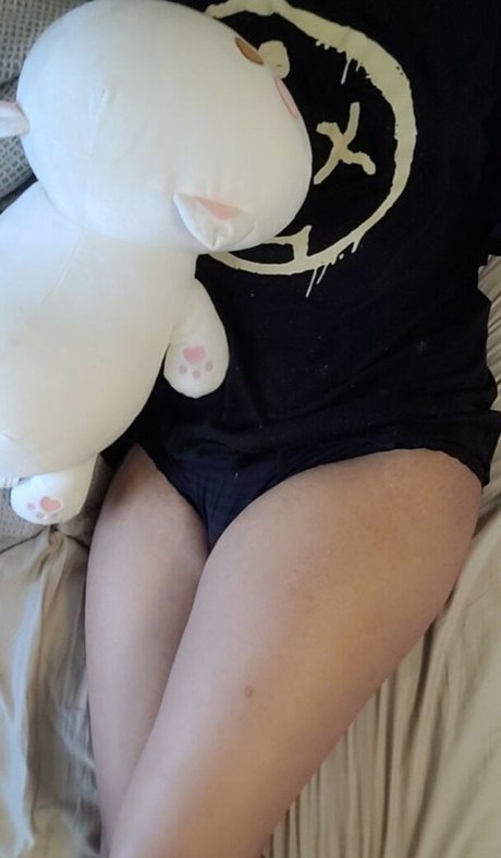 Nyanniee adult model photo