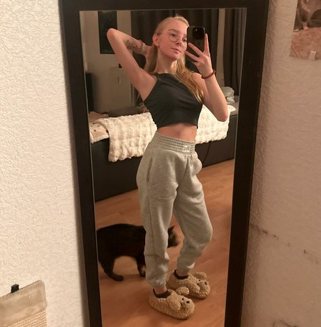 blonde vivi star perfect picture