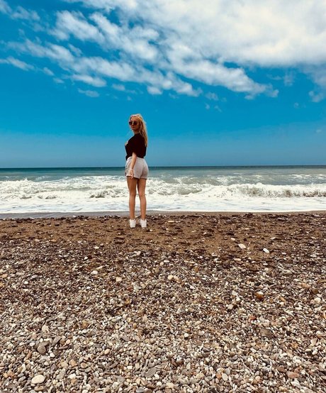 blonde vivi star picture