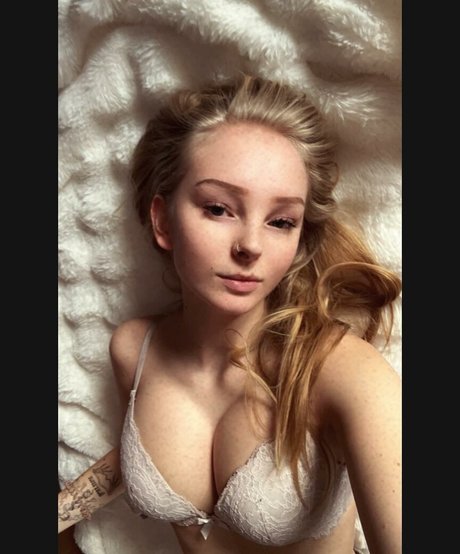 blonde vivi perfect star pics