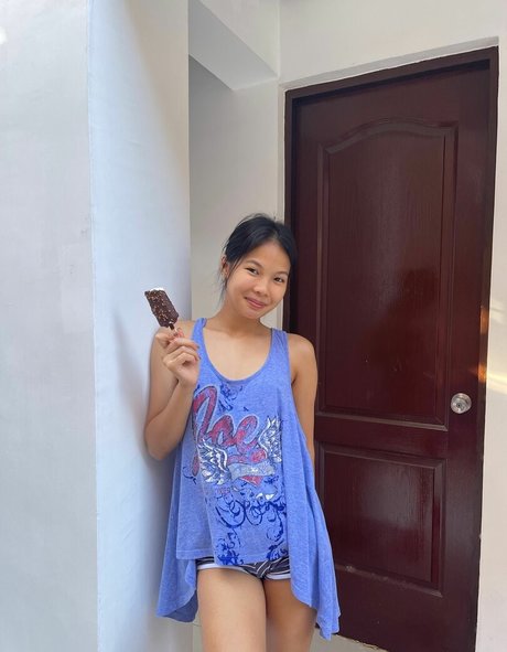 AlexIcy naked actress img