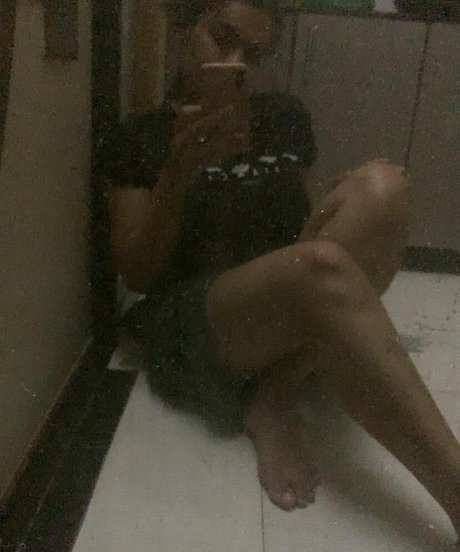 Desi Aurora top model picture