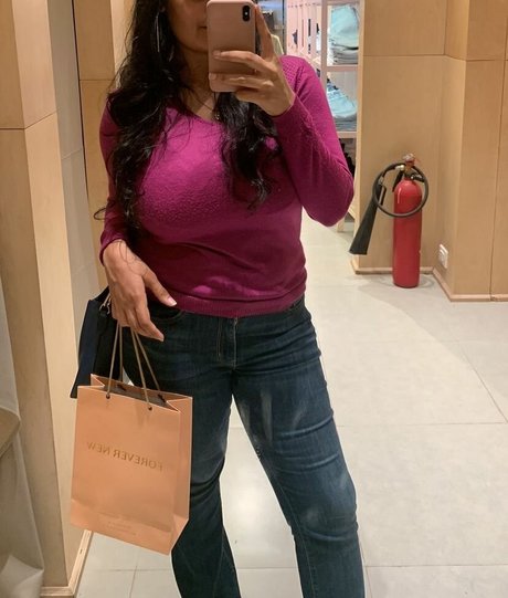 Desi Aurora model best pics