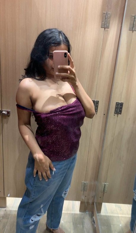 Desi Aurora star nudes img