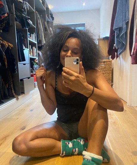 Lucy Hedges best model pic