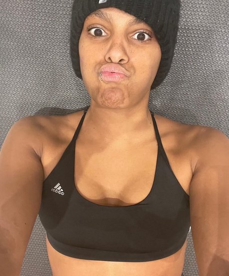 Lucy Hedges model nudes img