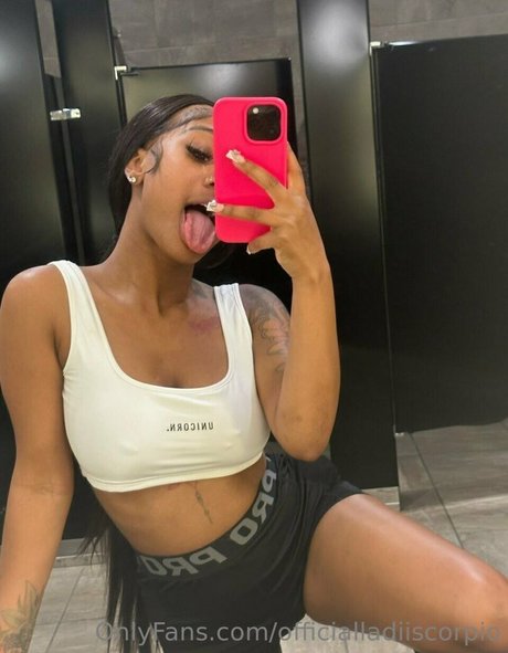 OfficialLadiiScorpio model pretty pictures