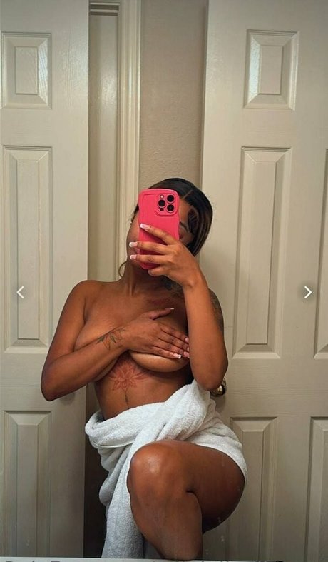 OfficialLadiiScorpio naked model gallery