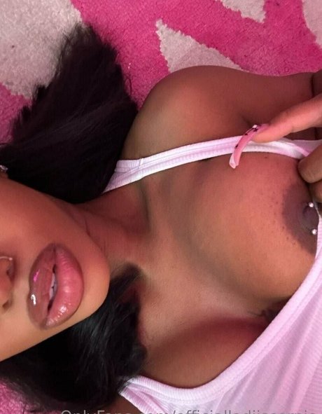 OfficialLadiiScorpio adult model pic