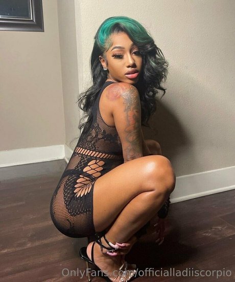 OfficialLadiiScorpio naked model photo