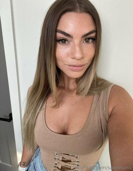 Sabrina Nic art star images