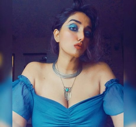 Nayoni Dutta beautiful star picture