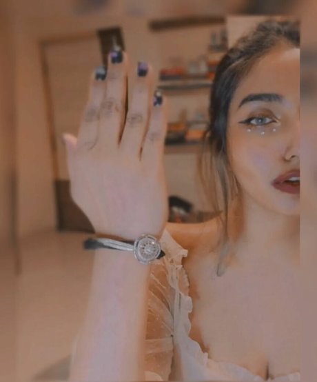 Nayoni Dutta model pretty img