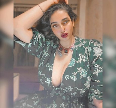 Nayoni Dutta star beautiful pics