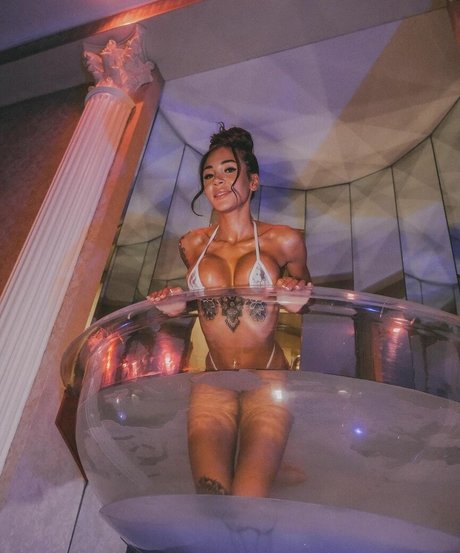 Leena Wild xxx pornstar gallery