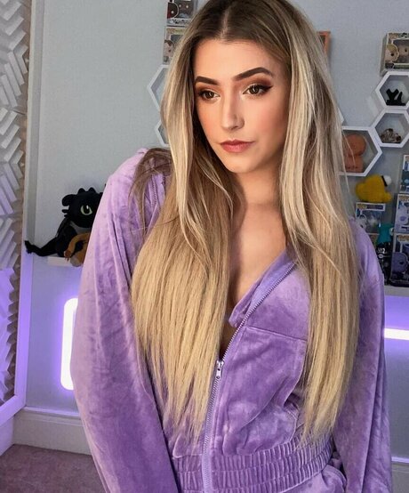 SweetTails hot model archive