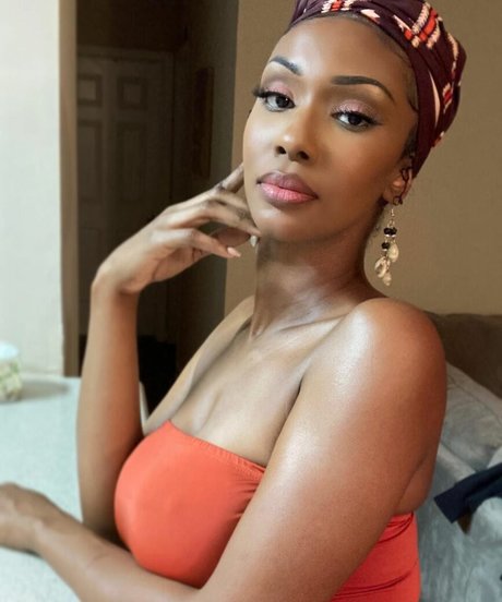 Six The Goddis exclusive star photo