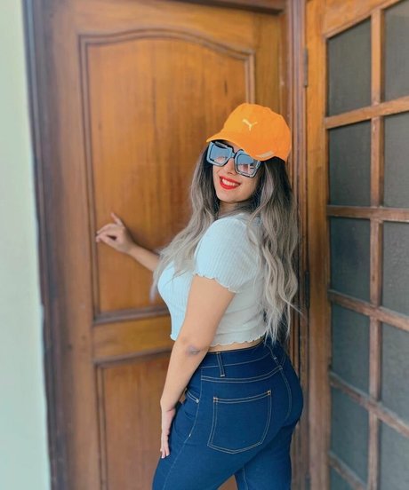 Apoorva Bhalla beautiful model picture