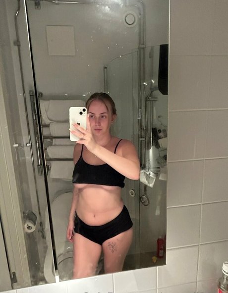 monali2002 art actress img