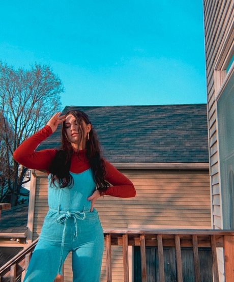 Ashley Jolly model nude pic