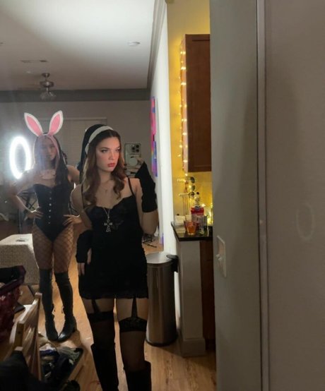 McKenzie Bell model free photo