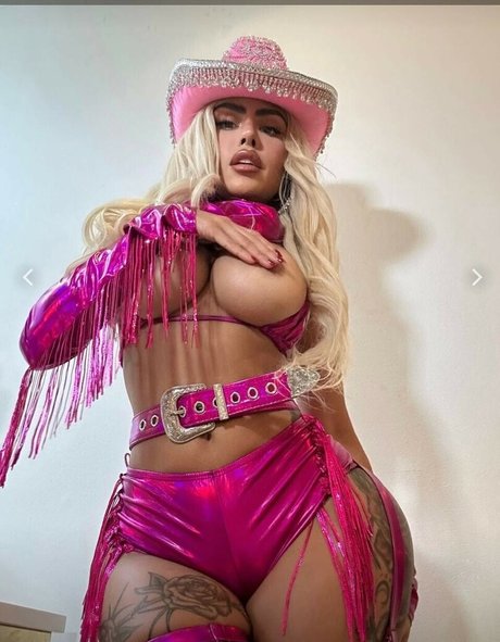 Chloe Saxon pornographic star pictures