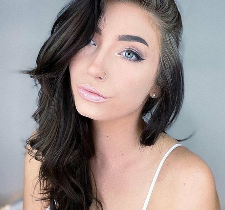 Taylor Kristine star top img