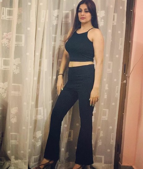 Vansheen Verma Sumbriya hot model pictures