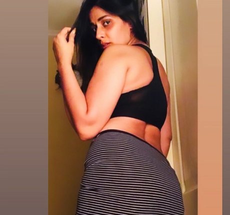 Vansheen Verma Sumbriya beautiful star image