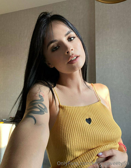 chubby small tits onlyfans adult picture