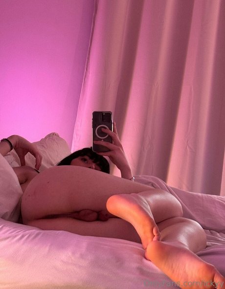 ickypeach exclusive star photos