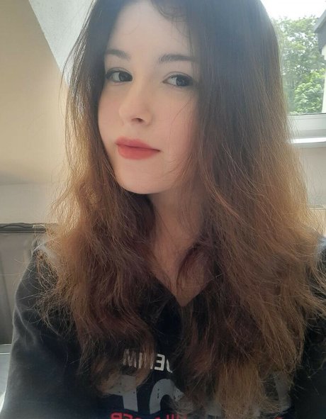 monamariaa star pretty pictures