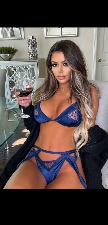 Juli anneee art model image